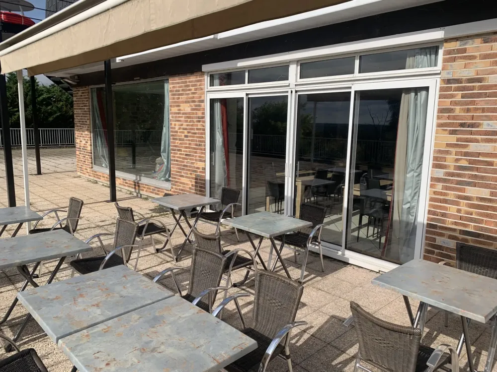 Bar avec terrasse à La Chaussée-Saint-Victor